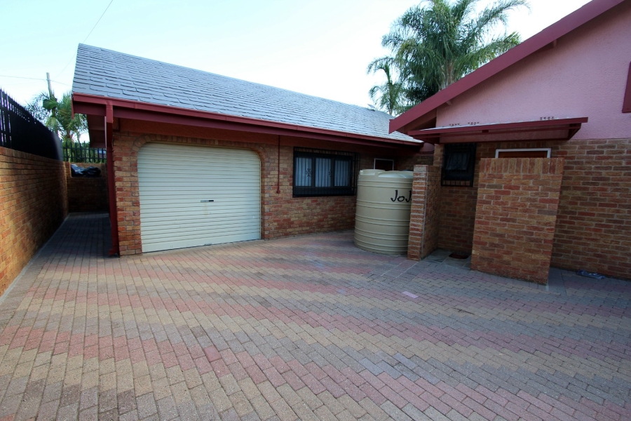 4 Bedroom Property for Sale in Naudeville Free State